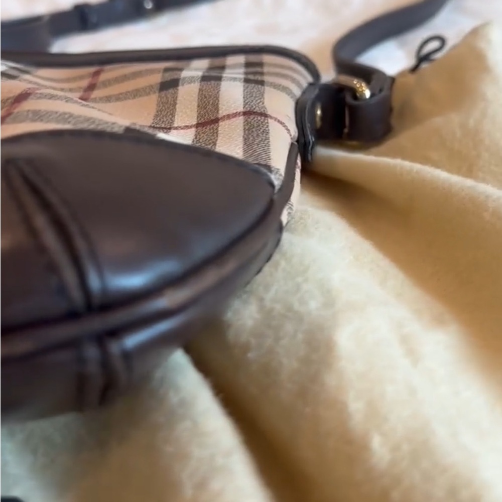 Burberry Black and Tan Women's Bag - Picture 3 of 6